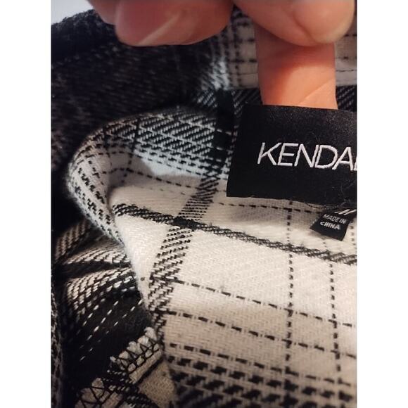 Kendall Kylie Medium Black White Long Sleeve Button Flannel Shirt Jacket Shacket - Picture 7 of 7